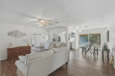 3515 Country Club Way S St Petersburg FL 33712