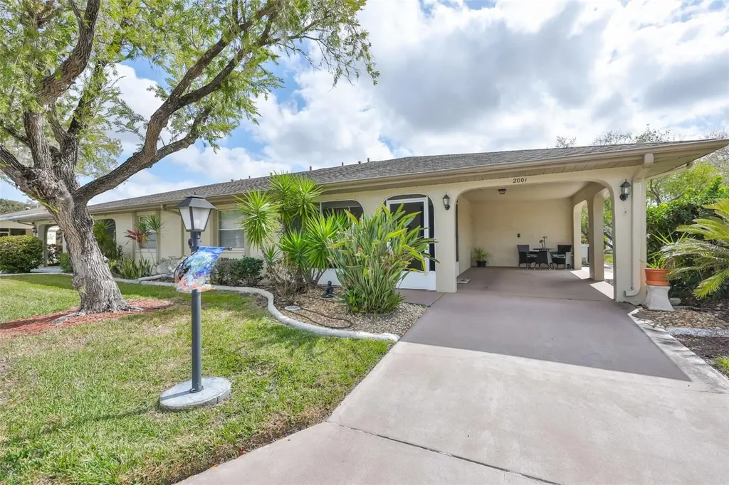 2001 Heathfield Circle Sun City Center FL 33573