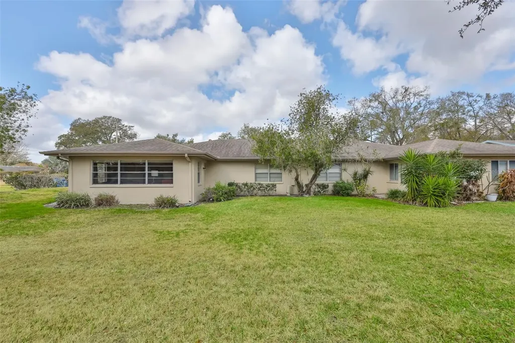 2001 Heathfield Circle Sun City Center FL 33573