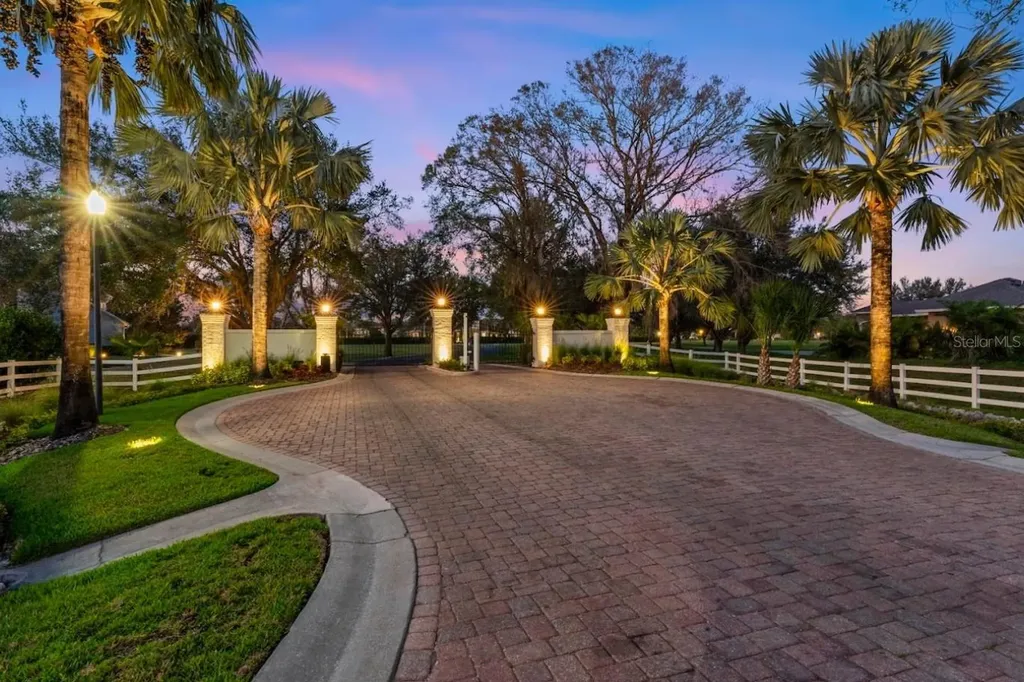 11441 Hammock Oaks Court Lithia FL 33547