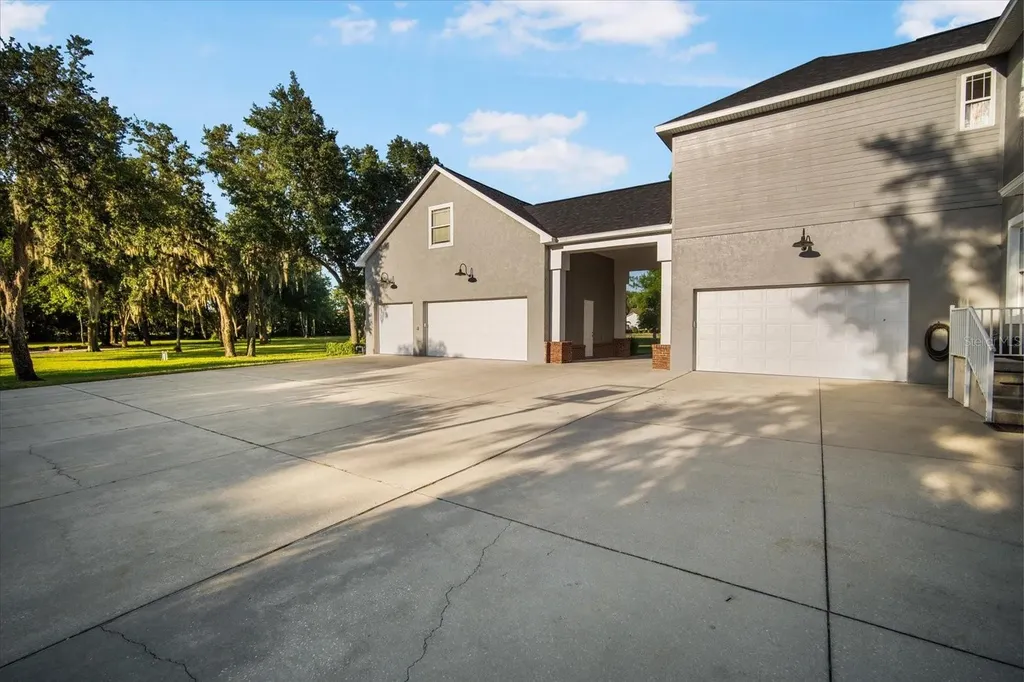 11441 Hammock Oaks Court Lithia FL 33547