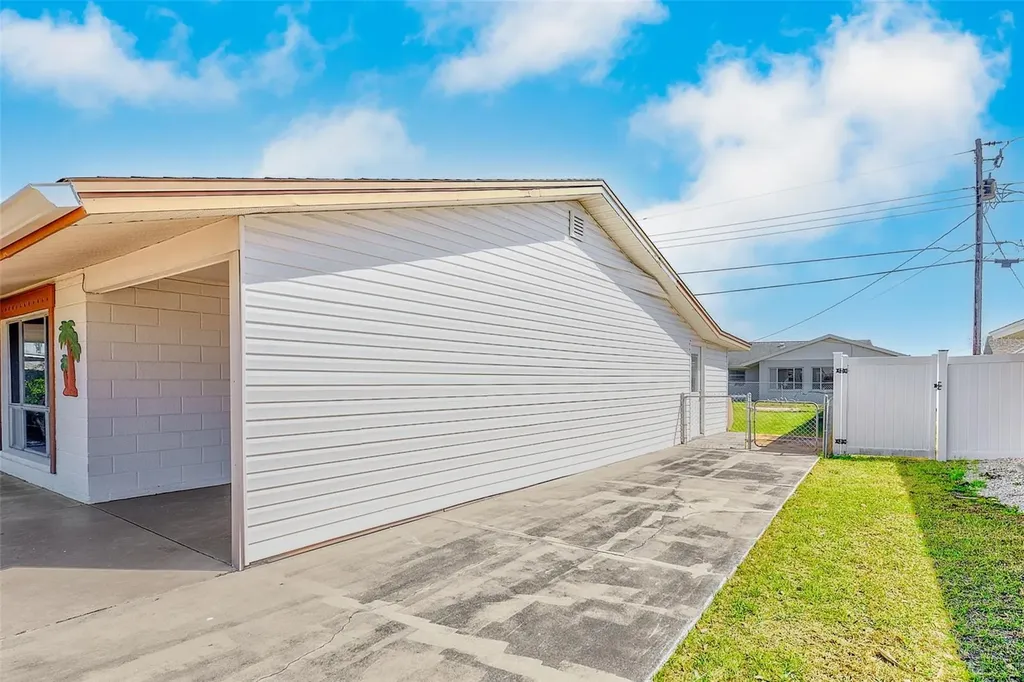 708 Tam O Shanter Avenue Sun City Center FL 33573