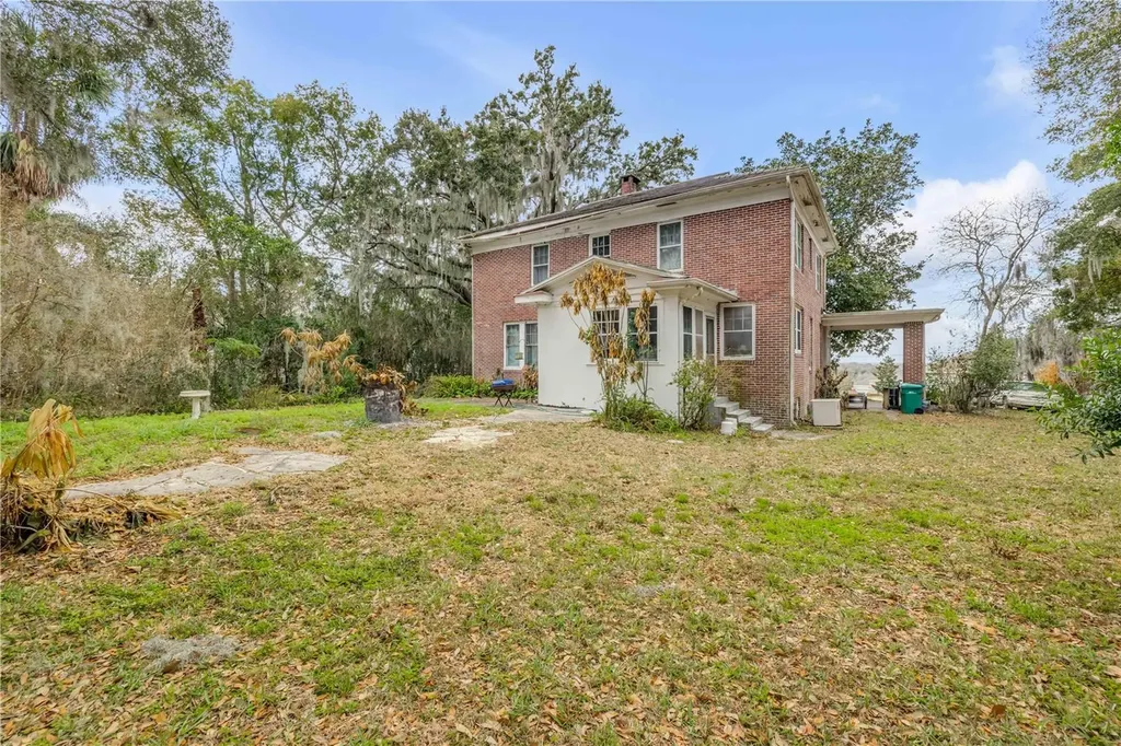 1170 S Clayton Street Mount Dora FL 32757