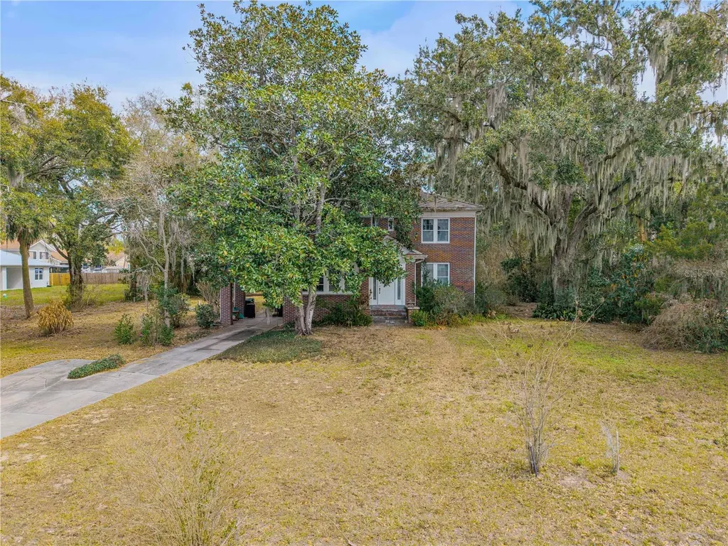 1170 S Clayton Street Mount Dora FL 32757