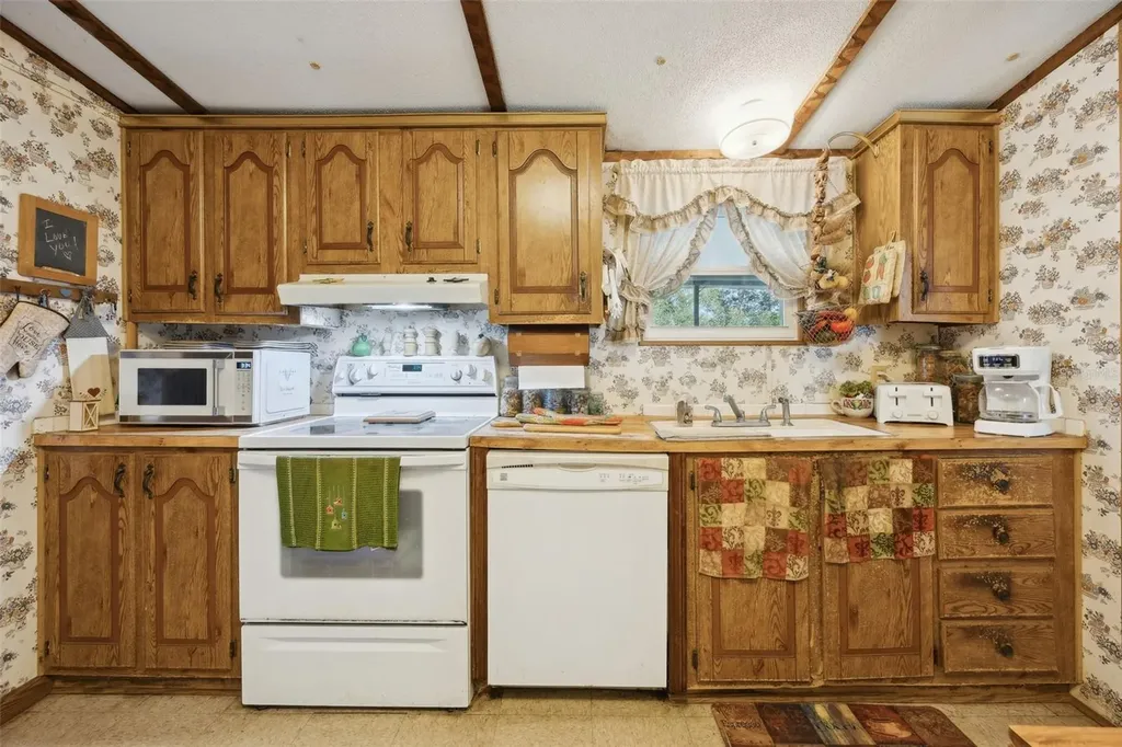 100 Waterway Avenue Satsuma FL 32189