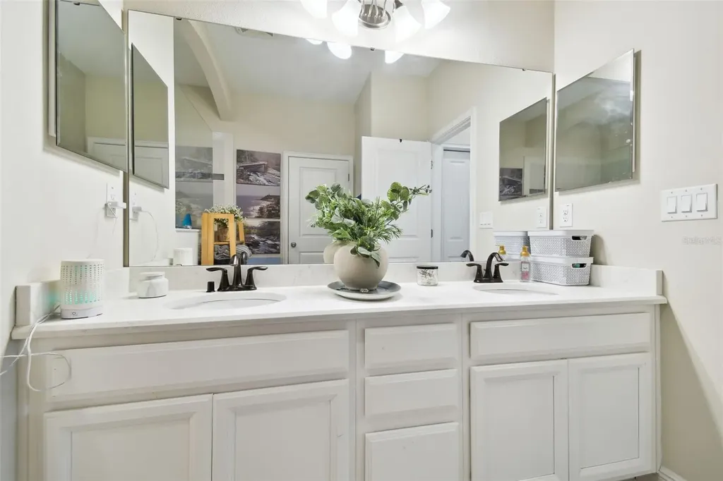 1241 Florablu Drive Seffner FL 33584