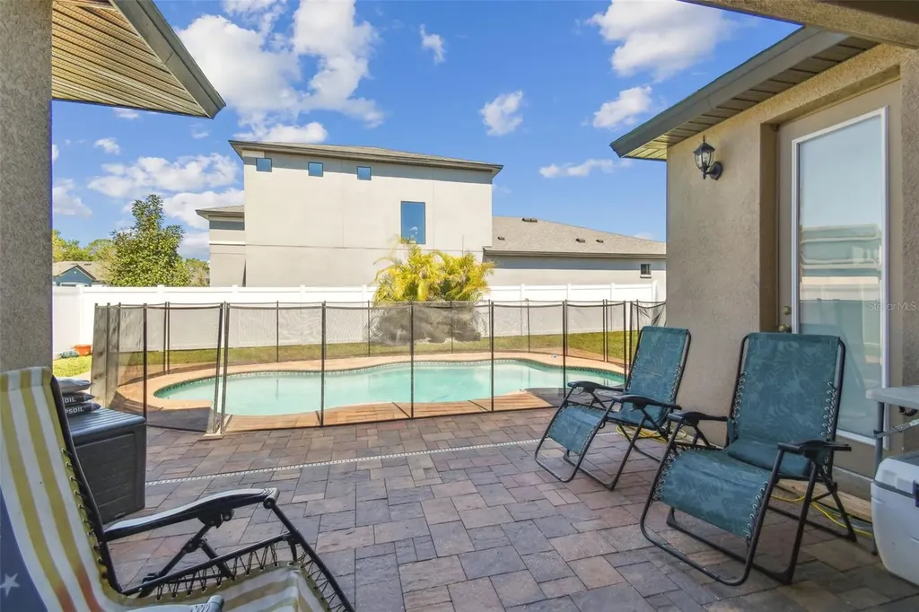 1241 Florablu Drive Seffner FL 33584