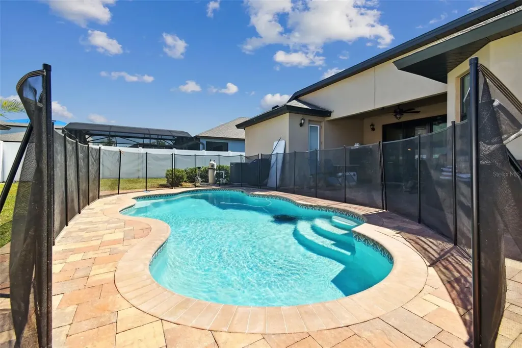 1241 Florablu Drive Seffner FL 33584