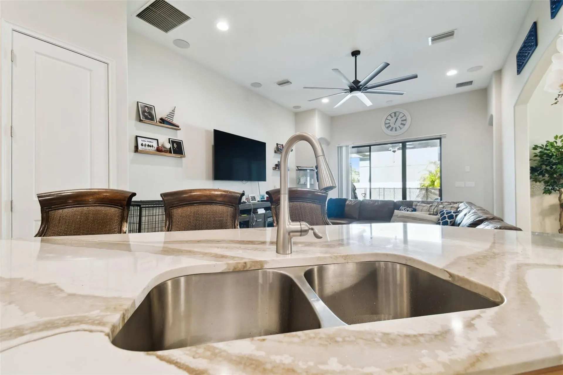 1241 Florablu Drive Seffner FL 33584