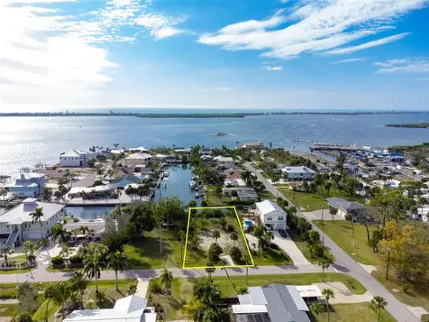 46 Harbor Lane Englewood FL 34223
