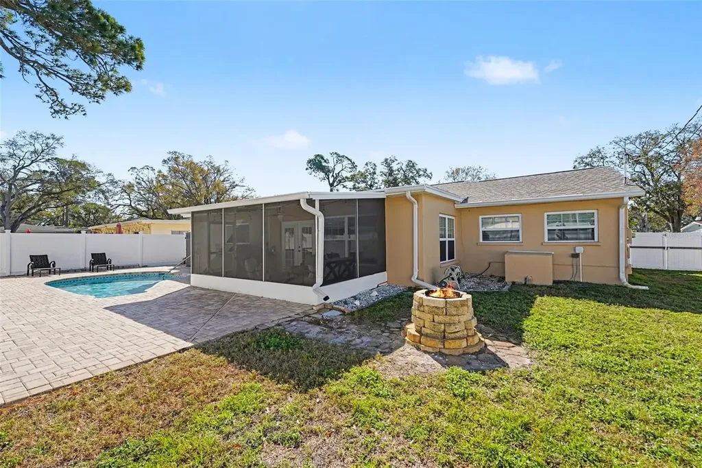 11653 Pinedale Avenue Seminole FL 33772