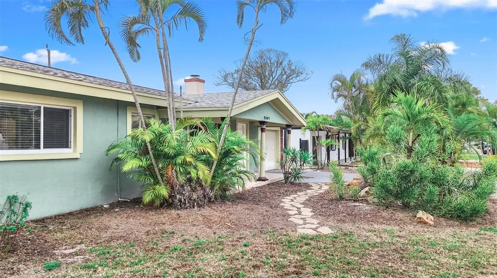 2807 45th Street S Gulfport FL 33711