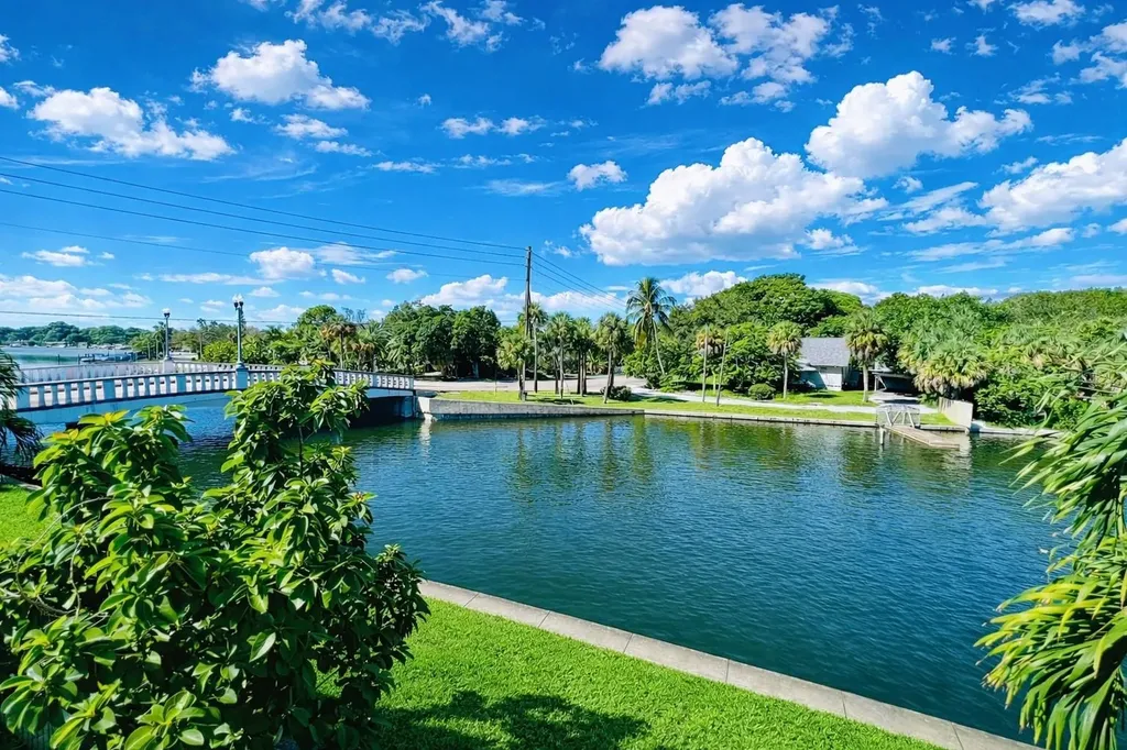 3873 Pompano Drive SE St Petersburg FL 33705