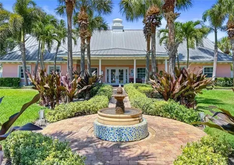 3873 Pompano Drive SE St Petersburg FL 33705
