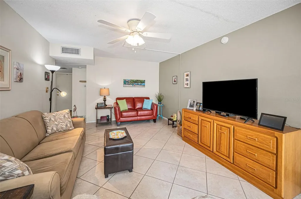 9940 47th Avenue N St Petersburg FL 33708