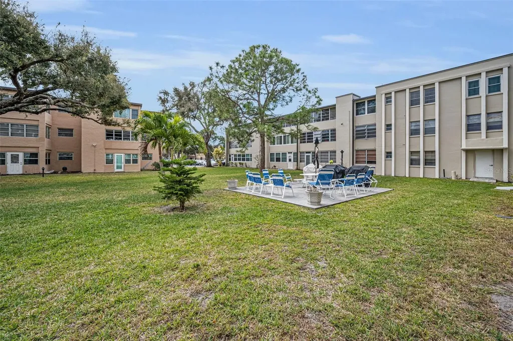 9940 47th Avenue N St Petersburg FL 33708