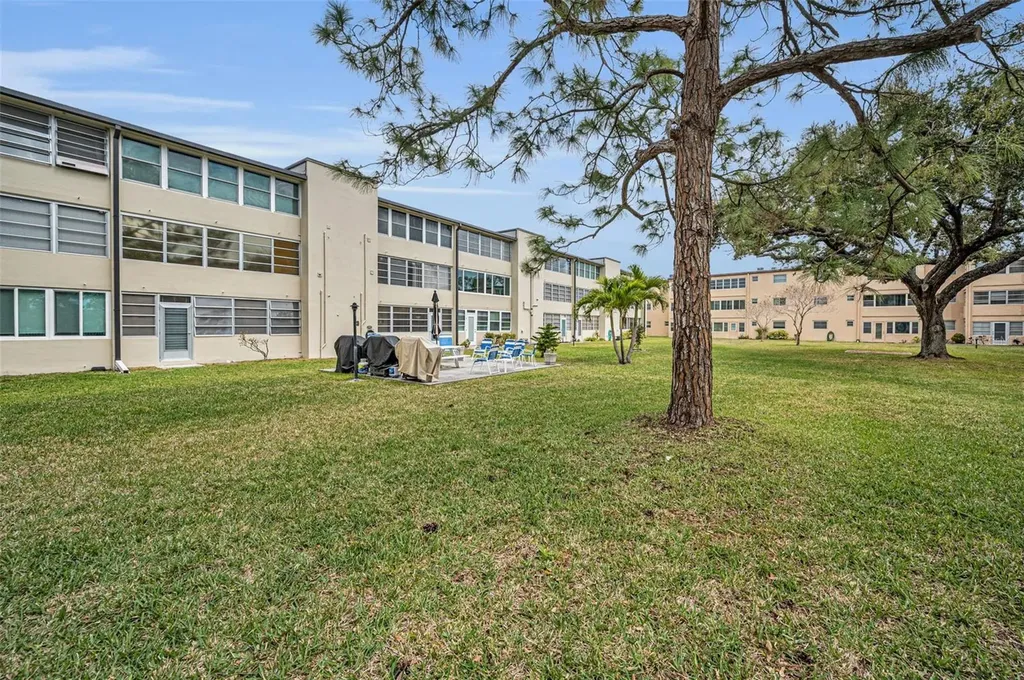 9940 47th Avenue N St Petersburg FL 33708