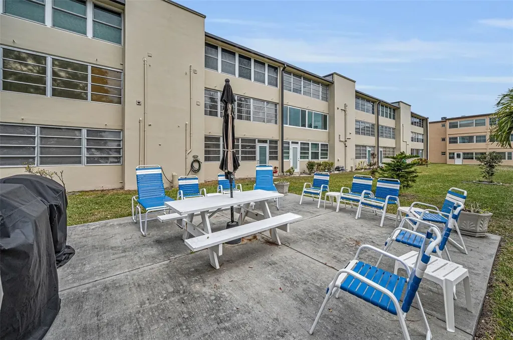 9940 47th Avenue N St Petersburg FL 33708