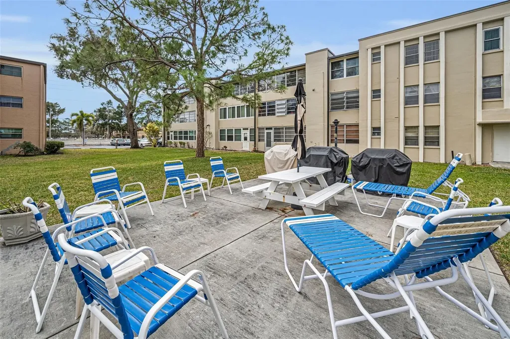 9940 47th Avenue N St Petersburg FL 33708