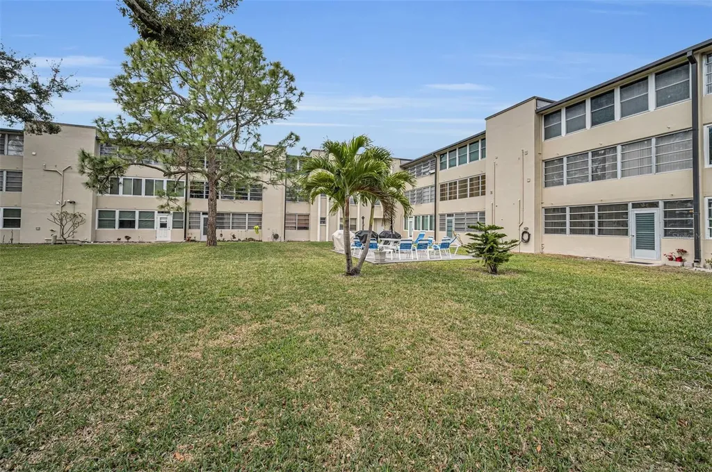 9940 47th Avenue N St Petersburg FL 33708