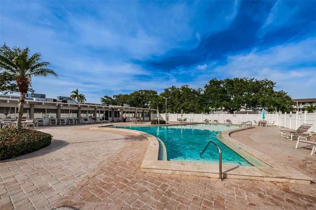 9940 47th Avenue N St Petersburg FL 33708