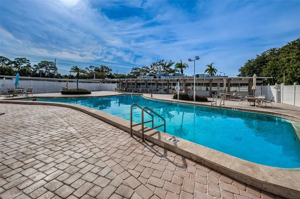 9940 47th Avenue N St Petersburg FL 33708