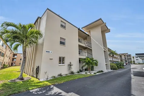 9940 47th Avenue N St Petersburg FL 33708