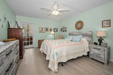 9940 47th Avenue N St Petersburg FL 33708