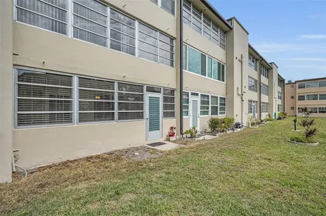 9940 47th Avenue N St Petersburg FL 33708