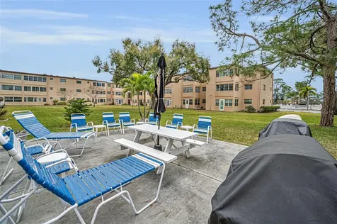 9940 47th Avenue N St Petersburg FL 33708