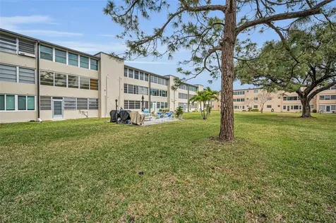 9940 47th Avenue N St Petersburg FL 33708