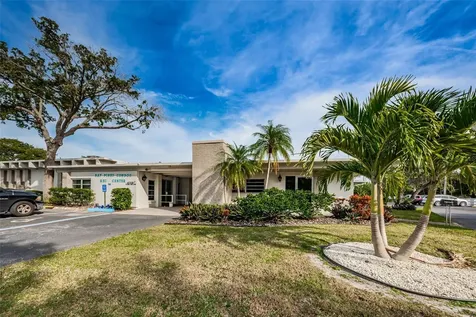 9940 47th Avenue N St Petersburg FL 33708