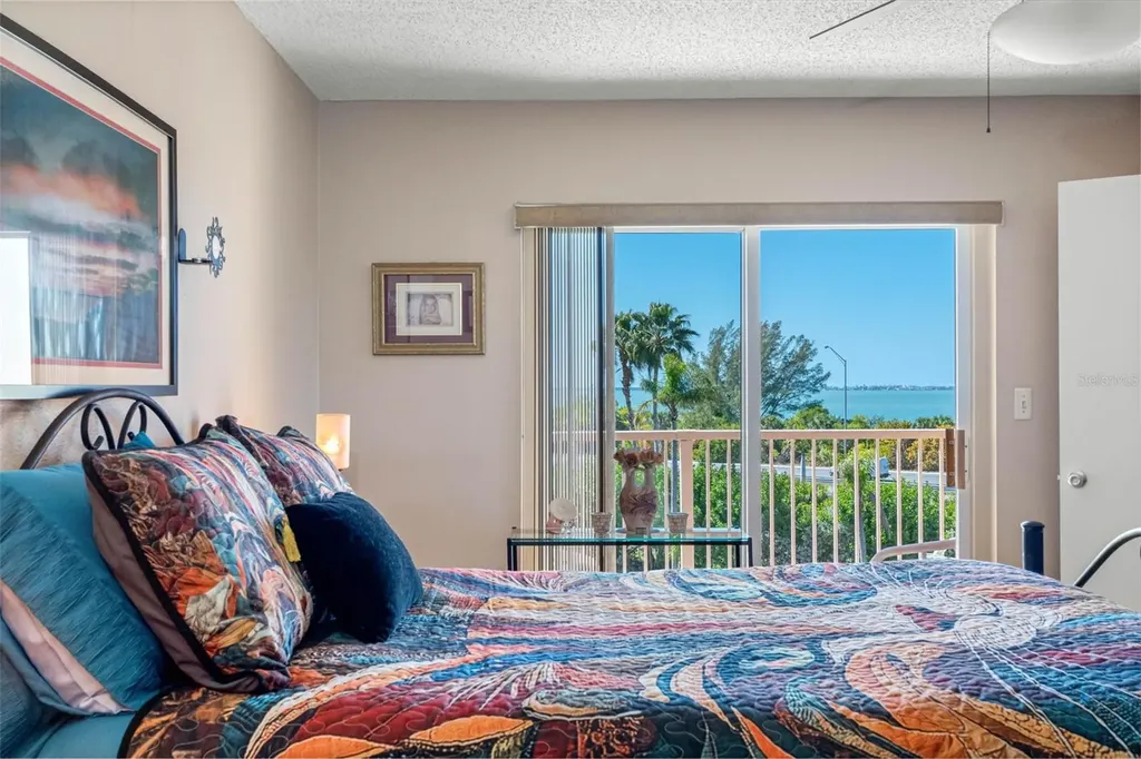 7430 Sunshine Skyway Lane S St Petersburg FL 33711