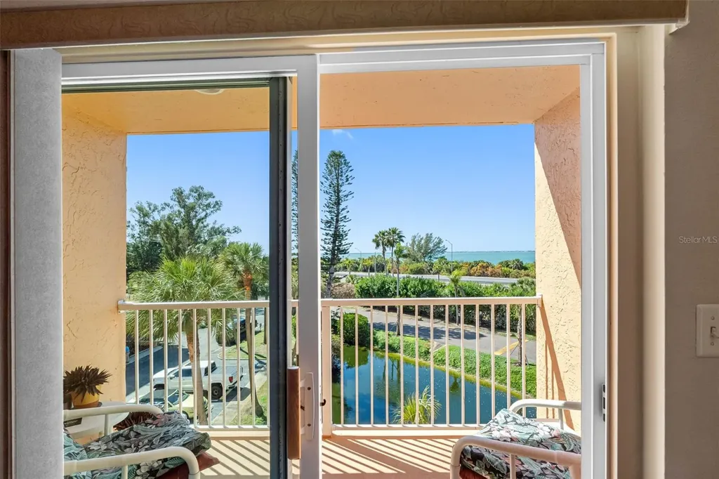7430 Sunshine Skyway Lane S St Petersburg FL 33711
