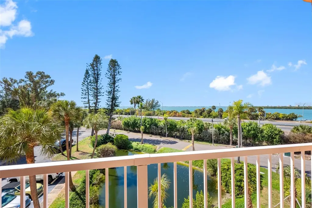 7430 Sunshine Skyway Lane S St Petersburg FL 33711