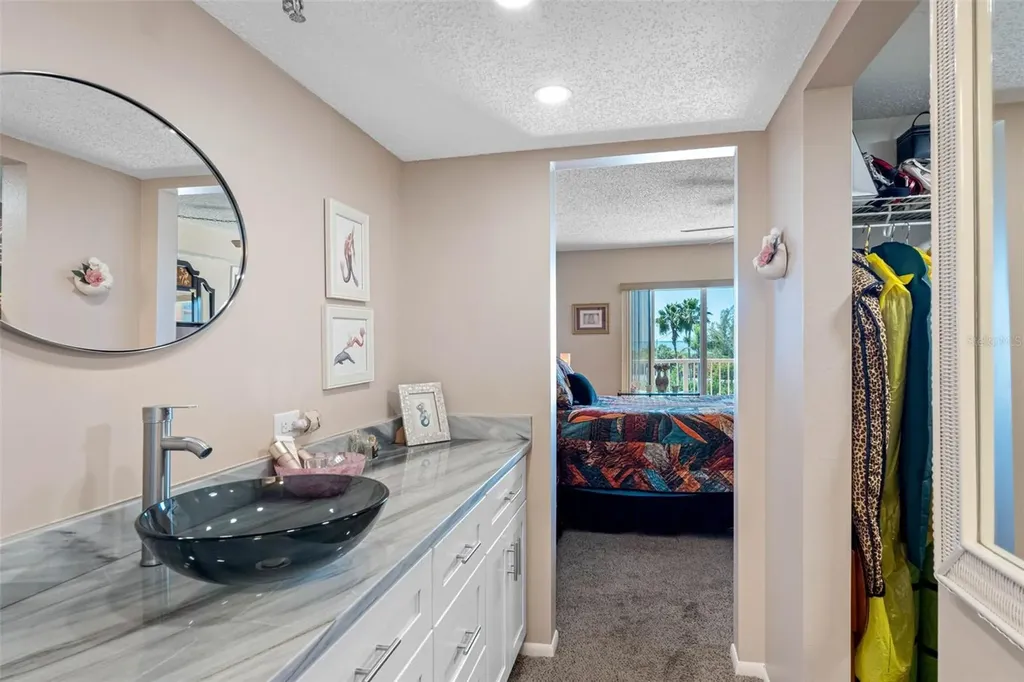 7430 Sunshine Skyway Lane S St Petersburg FL 33711