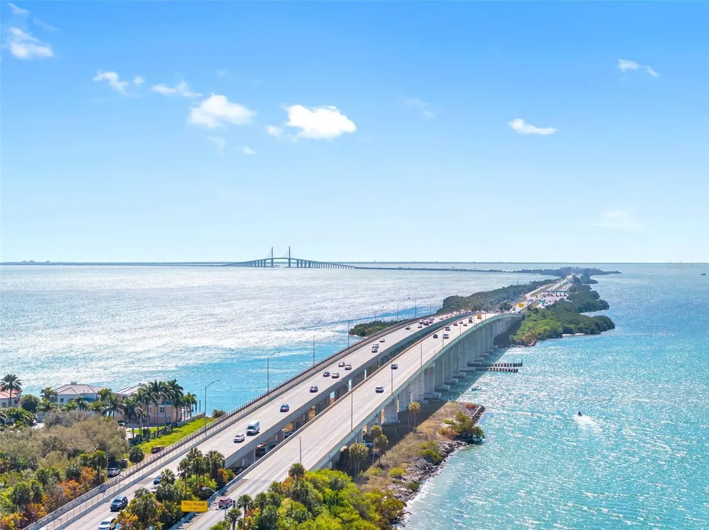 7430 Sunshine Skyway Lane S St Petersburg FL 33711