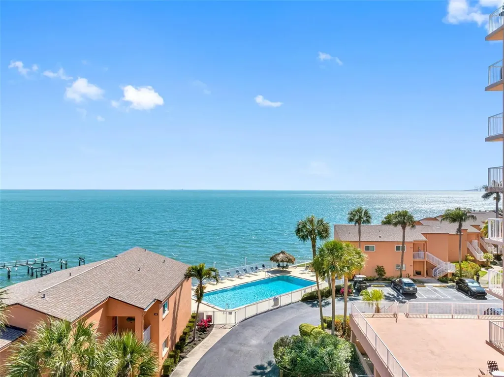 7430 Sunshine Skyway Lane S St Petersburg FL 33711