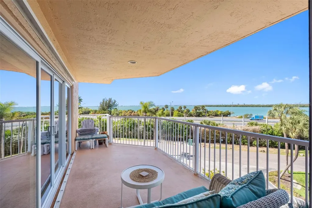 7430 Sunshine Skyway Lane S St Petersburg FL 33711