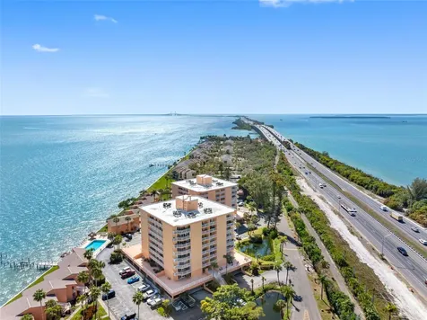 7430 Sunshine Skyway Lane S St Petersburg FL 33711