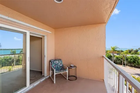 7430 Sunshine Skyway Lane S St Petersburg FL 33711