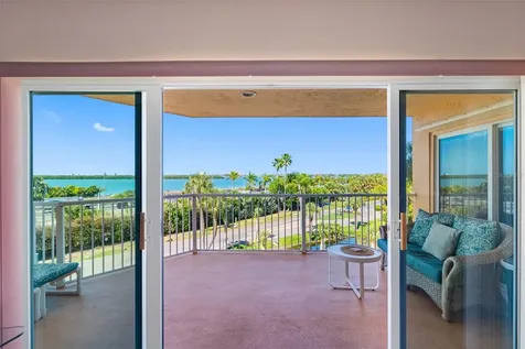 7430 Sunshine Skyway Lane S St Petersburg FL 33711