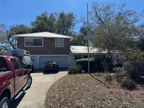 1736 W Country Club Drive Tampa FL 33612