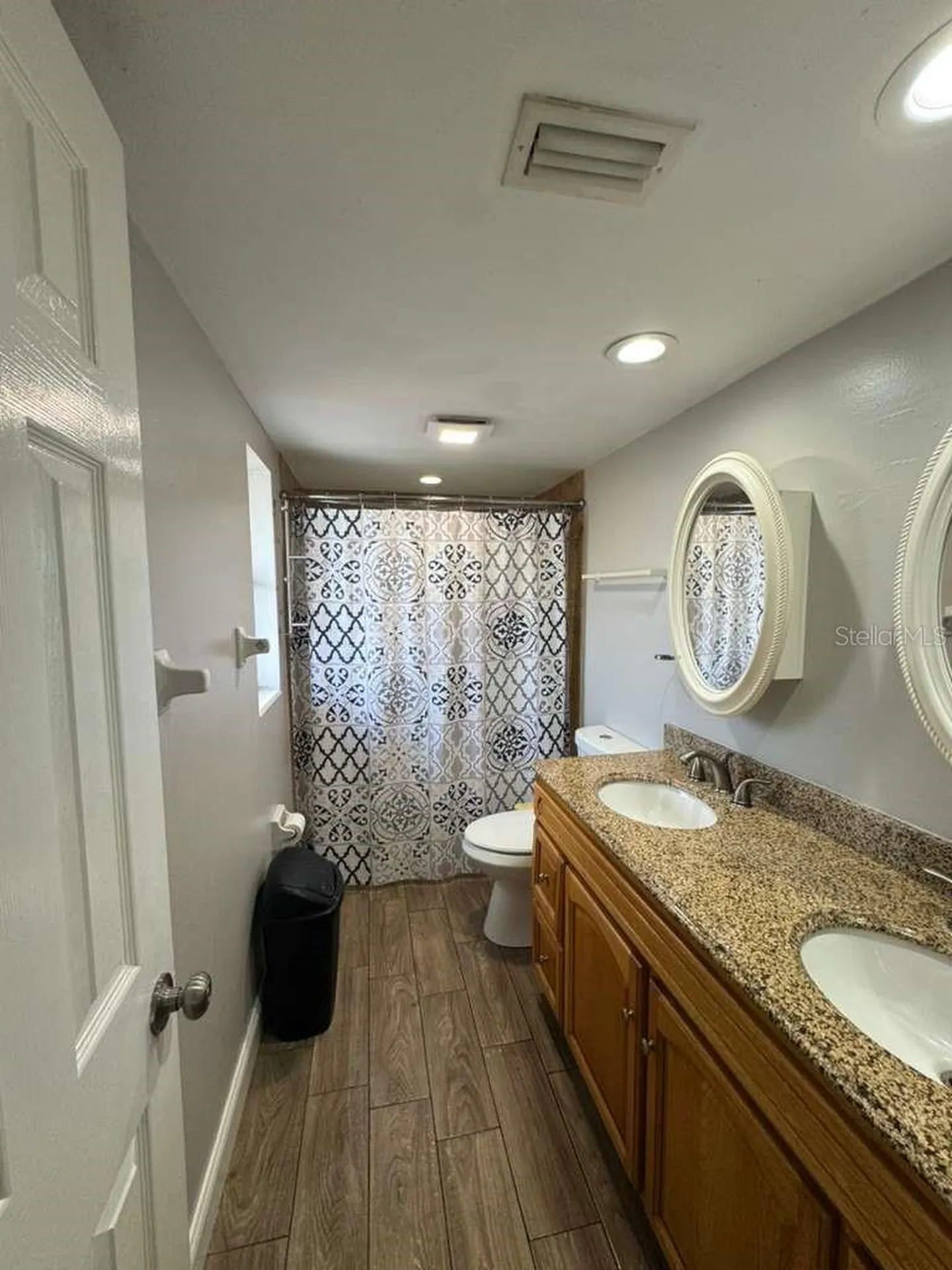 911 Oak Ridge Orlando FL 32809