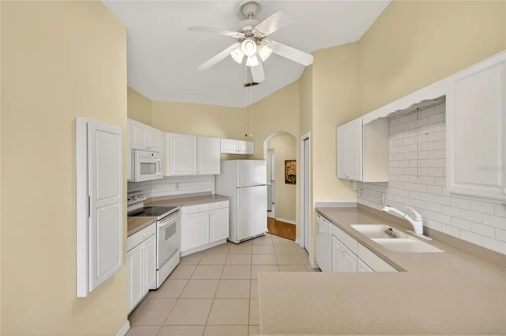 10824 Collar Drive San Antonio FL 33576