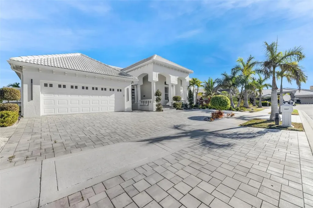 1307 Alhambra Drive Apollo Beach FL 33572
