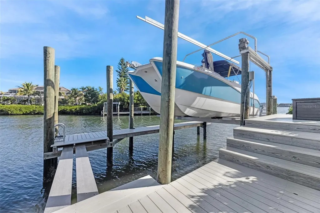 1307 Alhambra Drive Apollo Beach FL 33572