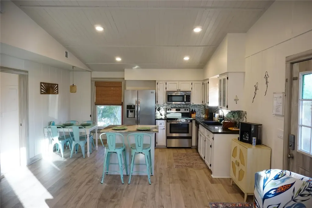 2504 Avenue B Bradenton Beach FL 34217