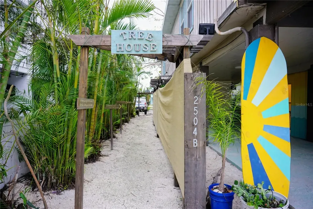 2504 Avenue B Bradenton Beach FL 34217