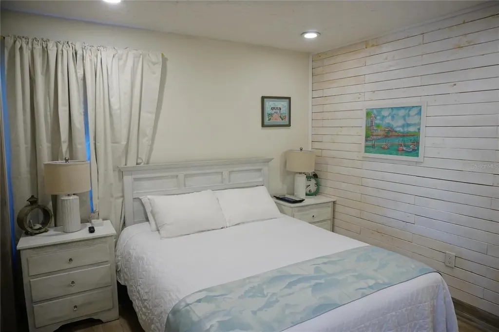 2504 Avenue B Bradenton Beach FL 34217